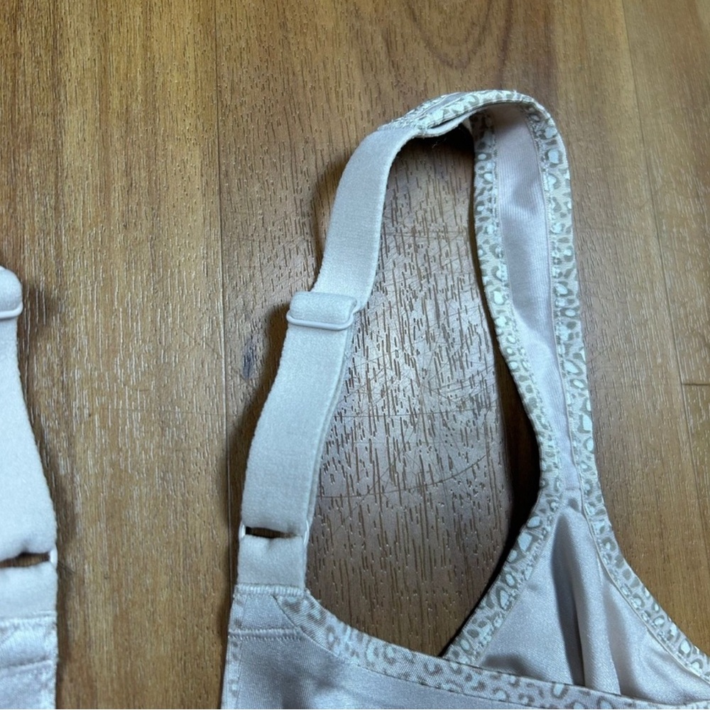 Olga women’s Cream lace Bra size:40C - Picture 3 of 8